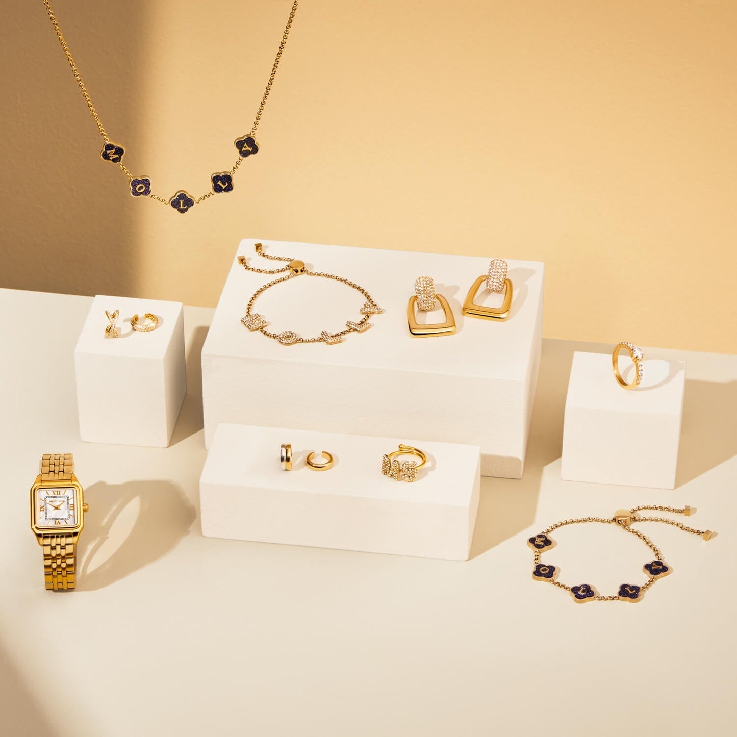 Spotlight Pave Bubble Name Bracelet (Gold)