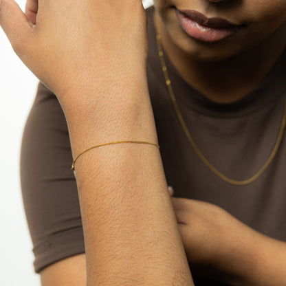 Micro Curb Bracelet | Women