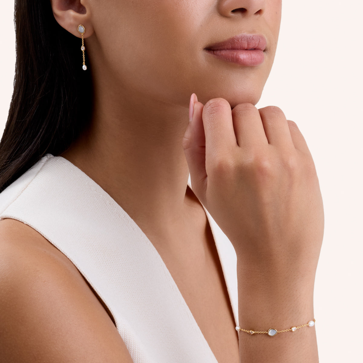 Modern Elegance Quartz & Pearl Bracelet & Earring Set (Gold)
